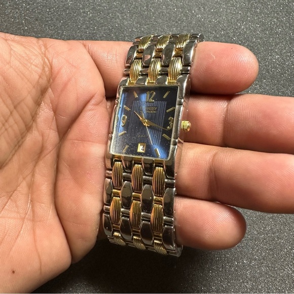 Embassy By Gruen Mens Quartz Watch GEM2004 Two Tone Blue Dial Date Just Working - Picture 3 of 8